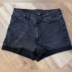 American eagle distressed asymmetrical shorts Size 2. Soft and stylish